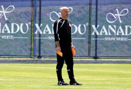 Oğuz Çətin: "Xəzər-Lənkəran çempionluğa oynayacaq" Oğuz Çətin: "Xəzər-Lənkəran çempionluğa oynayacaq"