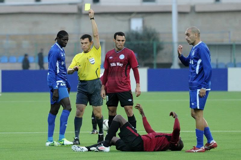 Az sport tv. Фариз Юсифов судя по футболу.