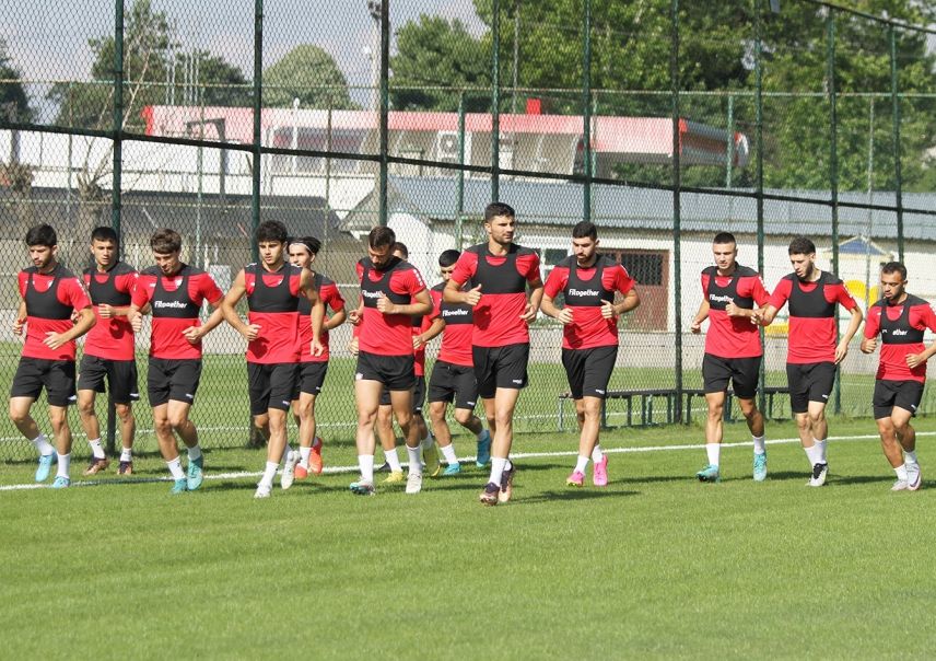 Свс футбол спорт азербайджан. Футбольная команда из Турции. Товарищеский матч по футболу. Футбольные клубы Турции. Азмак Турция.